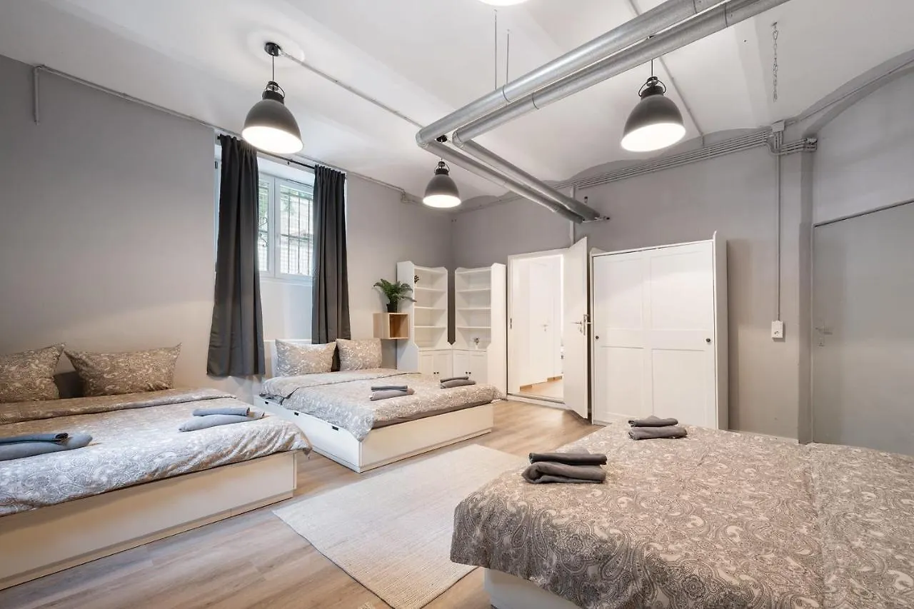 Munich City - Apartment 2 Bedroom With Great Kitchen 0*,  Germany